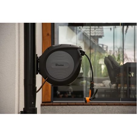 Suport automat pentru furtun Black Line 20m cu furtun 1/2" și accesorii