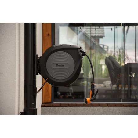 Suport automat pentru furtun Black Line 20m 1/2" cu furtun și accesorii