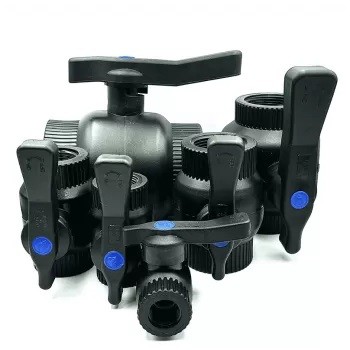 Robinet plastic cu insertii metalice